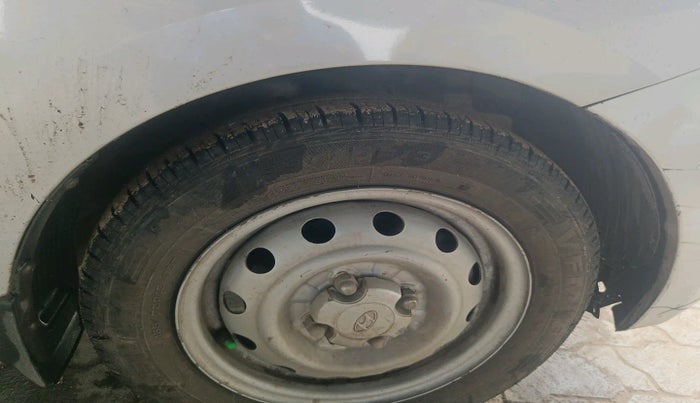 2017 Hyundai Eon ERA +, Petrol, Manual, 69,361 km, tyre