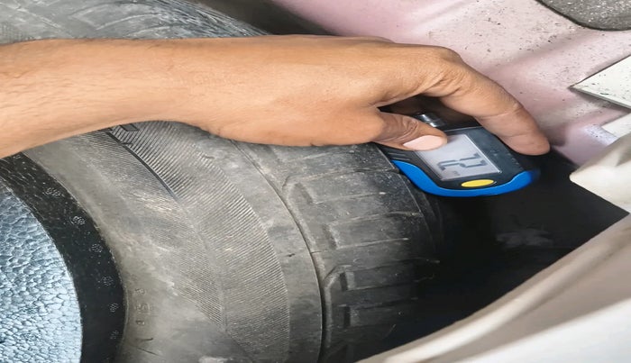 2022 Mahindra XUV300 W6 1.5 DIESEL AMT, Diesel, Automatic, 15,718 km, tyre