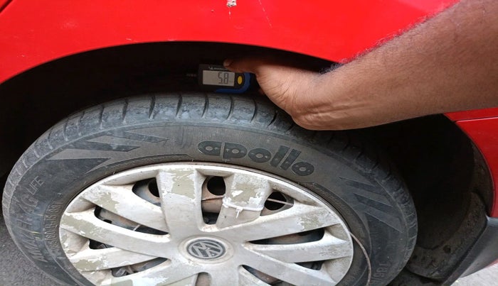 2012 Volkswagen Polo COMFORTLINE 1.2L, Diesel, Manual, 1,14,733 km, tyre