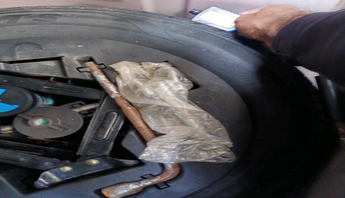 2017 Mahindra Kuv100 K4 6 STR, Petrol, Manual, 13,711 km, tyre