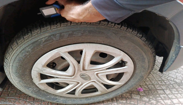 2017 Mahindra Kuv100 K4 6 STR, Petrol, Manual, 13,711 km, tyre