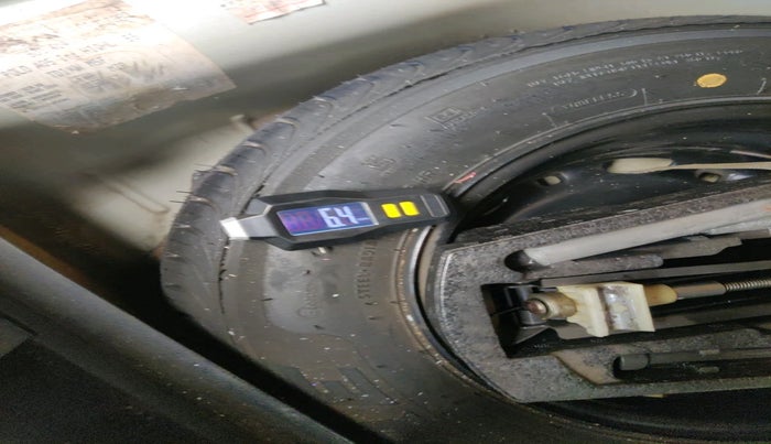 2013 Volkswagen Polo HIGHLINE DIESEL, Diesel, Manual, 1,18,935 km, tyre