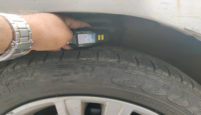 2013 Volkswagen Polo HIGHLINE DIESEL, Diesel, Manual, 1,18,935 km, tyre