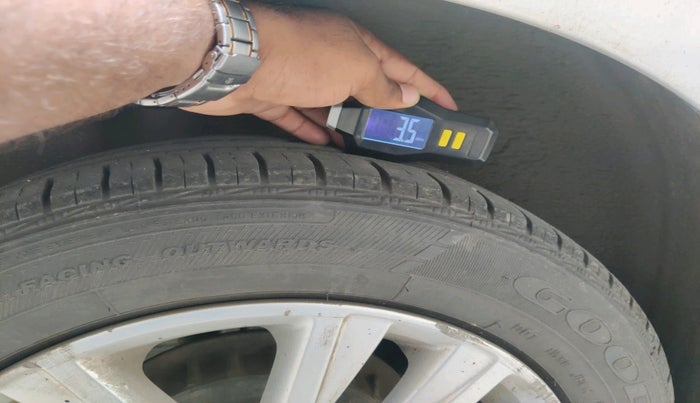 2013 Volkswagen Polo HIGHLINE DIESEL, Diesel, Manual, 1,18,935 km, tyre