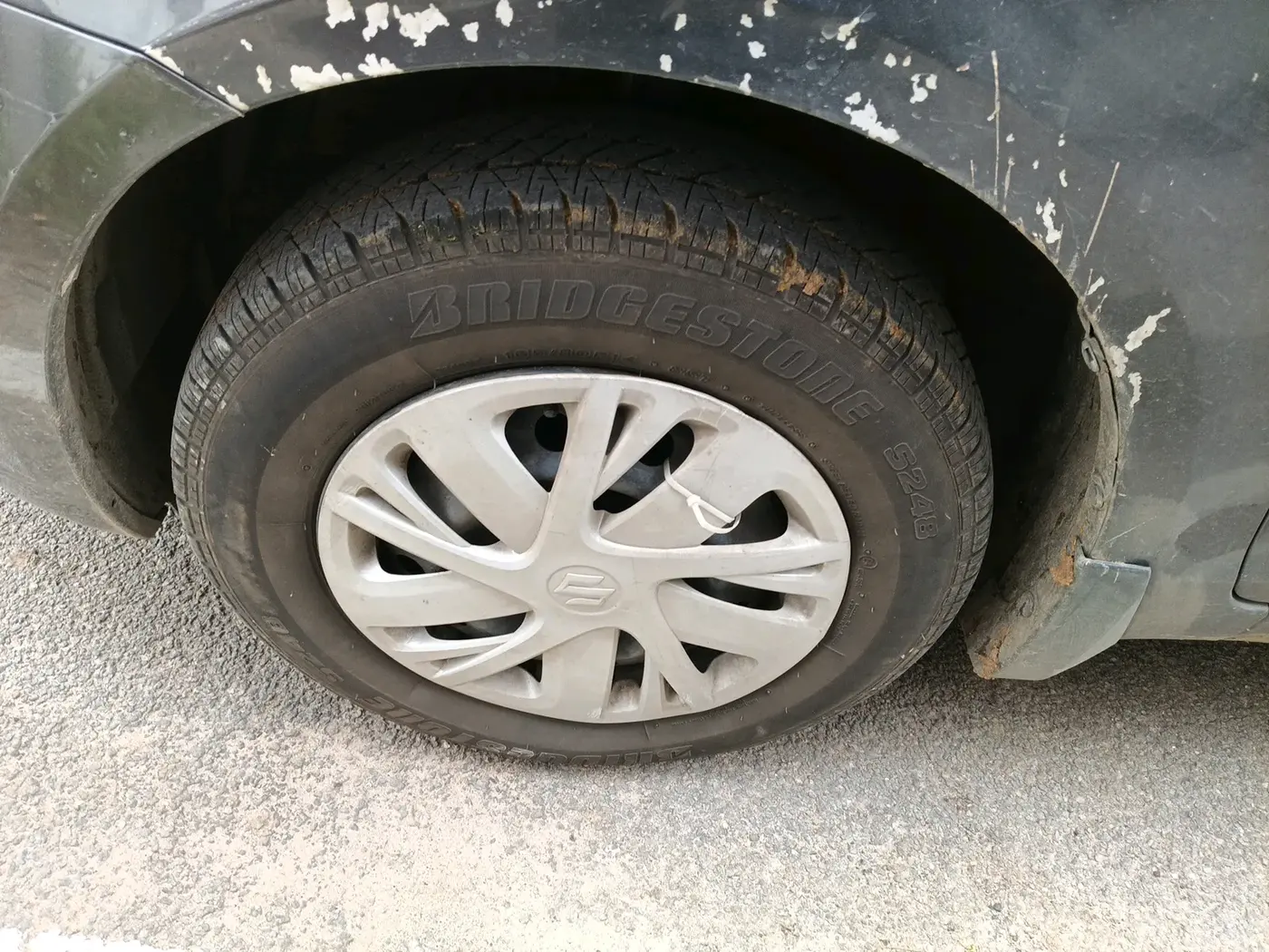 2015 Maruti Swift VXI, Petrol, Manual, 69,180 km, tyre