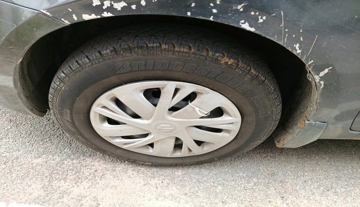 2015 Maruti Swift VXI, Petrol, Manual, 69,180 km, tyre