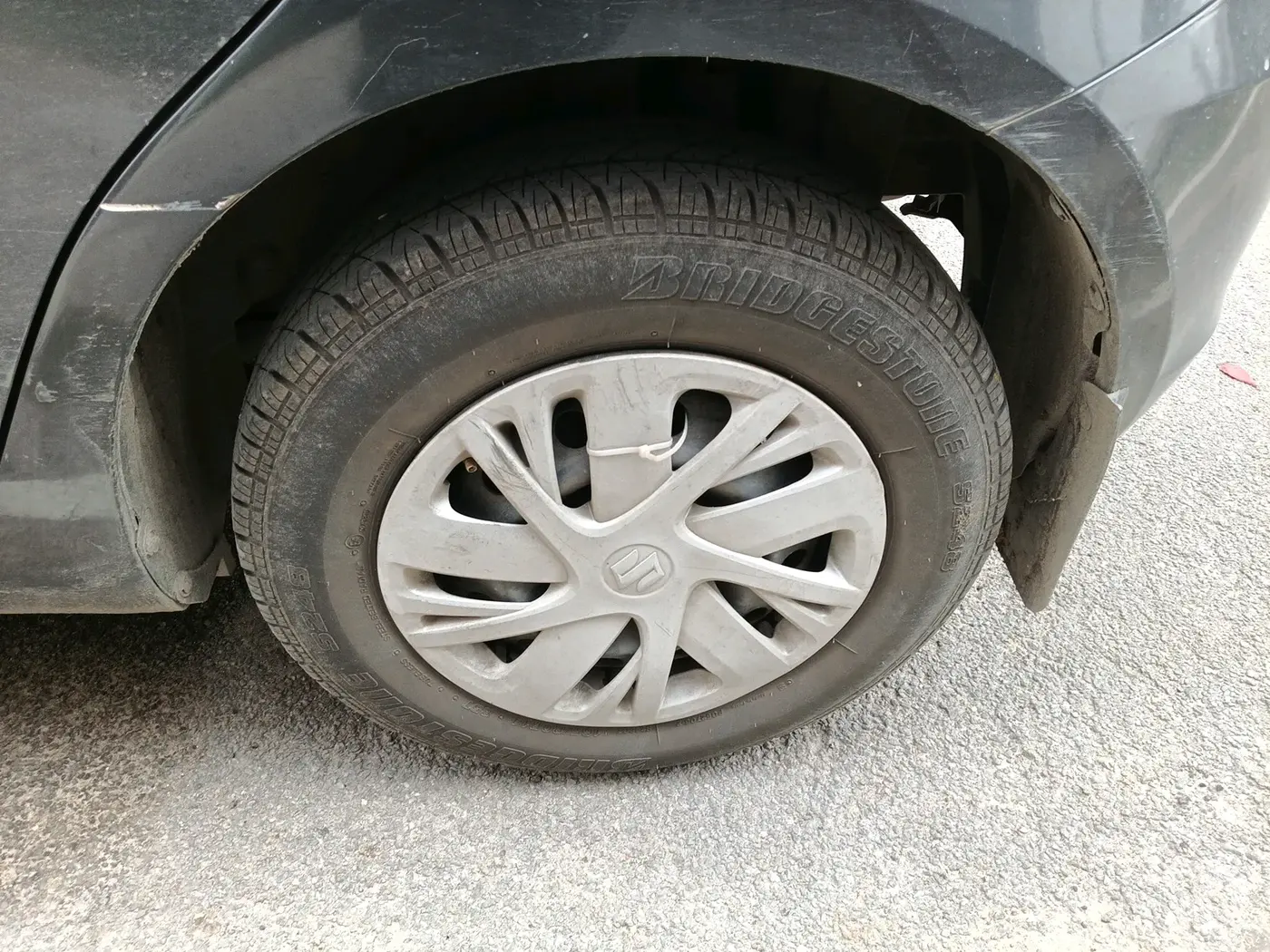 2015 Maruti Swift VXI, Petrol, Manual, 69,180 km, tyre