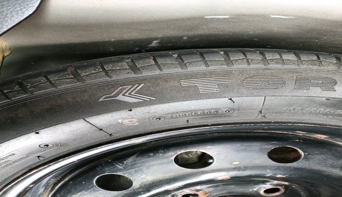 2015 Maruti Swift VXI, Petrol, Manual, 69,180 km, tyre