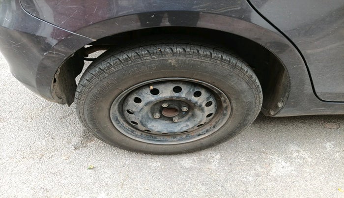 2015 Maruti Swift VXI, Petrol, Manual, 69,180 km, tyre