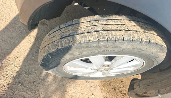 2012 Hyundai i20 ASTA 1.2, Petrol, Manual, 1,30,460 km, tyre