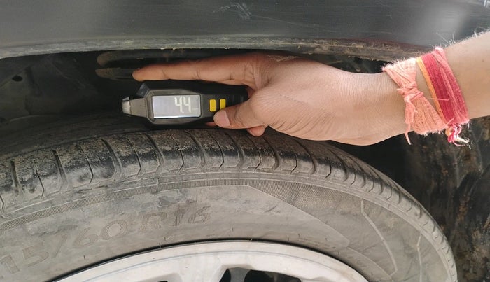 2018 Maruti Vitara Brezza VDI, Diesel, Manual, 1,17,178 km, tyre