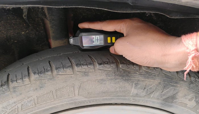 2018 Maruti Vitara Brezza VDI, Diesel, Manual, 1,17,178 km, tyre