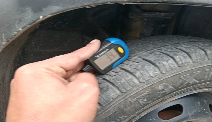 2017 Renault Kwid RXT 1.0, Petrol, Manual, 43,074 km, tyre