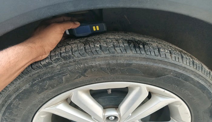 2017 Hyundai Creta SX PLUS 1.6 DIESEL, Diesel, Manual, 1,75,377 km, tyre