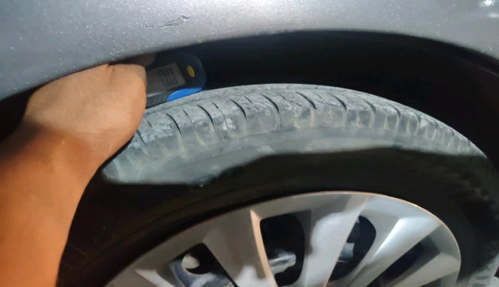 2015 Maruti Celerio VXI AMT, Petrol, Automatic, 1,54,038 km, tyre