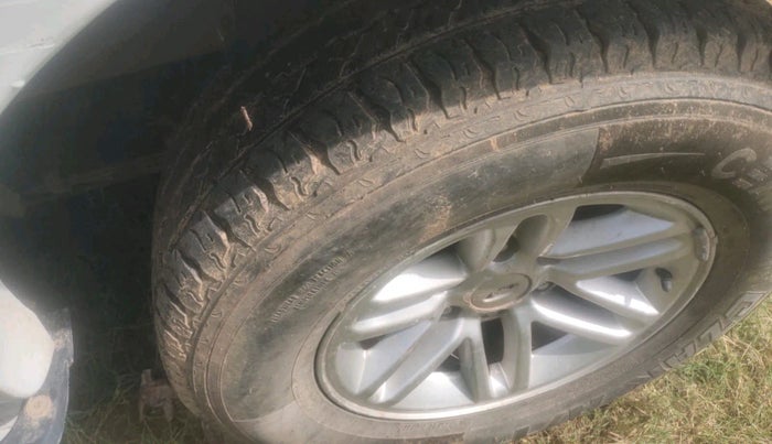 2012 Ford Endeavour 2.5L 4X2 MT, Diesel, Manual, 1,12,050 km, tyre