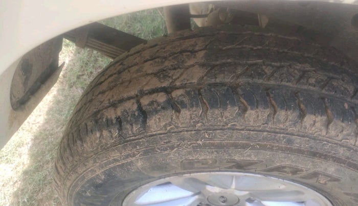 2012 Ford Endeavour 2.5L 4X2 MT, Diesel, Manual, 1,12,050 km, tyre