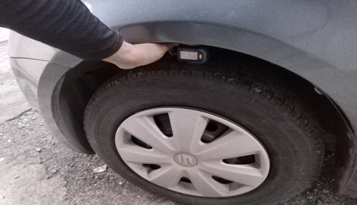 2010 Maruti Swift VXI, Petrol, Manual, 75,984 km, tyre