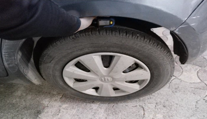 2010 Maruti Swift VXI, Petrol, Manual, 75,984 km, tyre