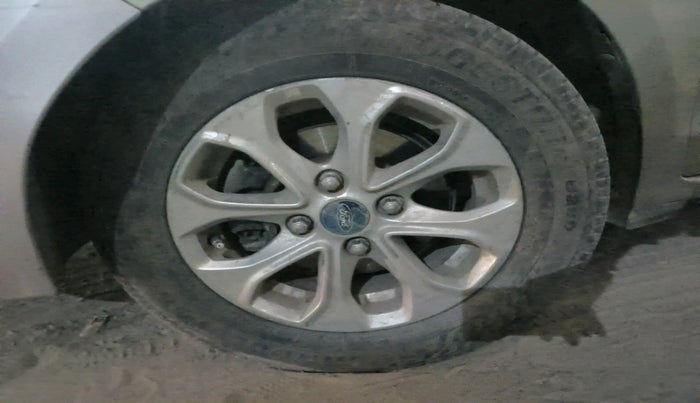 2015 Ford Figo TITANIUM 1.2 PETROL, Petrol, Manual, 82,100 km, tyre