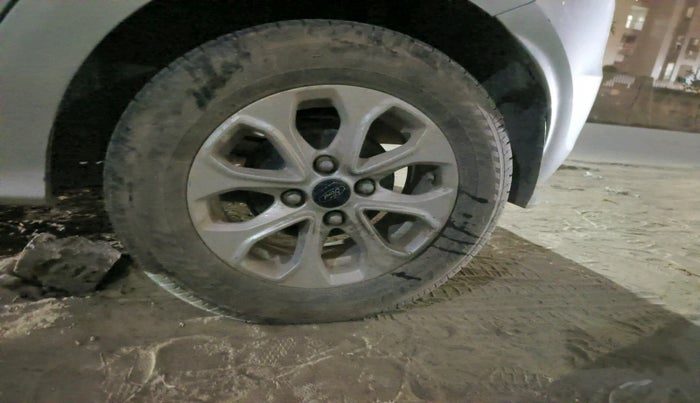 2015 Ford Figo TITANIUM 1.2 PETROL, Petrol, Manual, 82,100 km, tyre