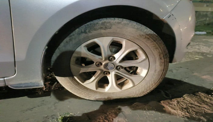 2015 Ford Figo TITANIUM 1.2 PETROL, Petrol, Manual, 82,100 km, tyre