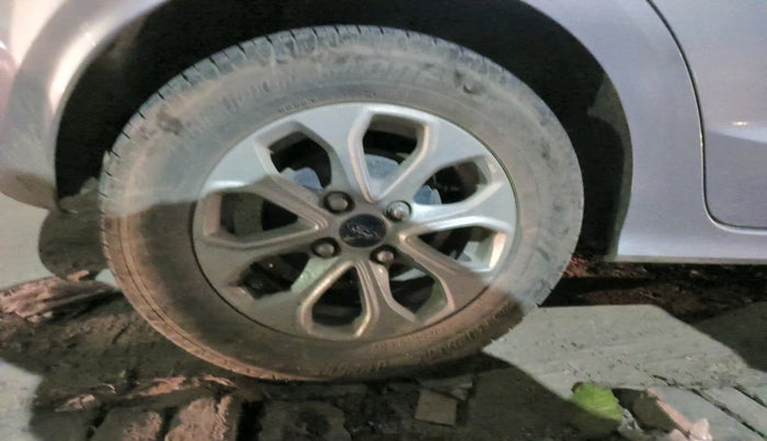 2015 Ford Figo TITANIUM 1.2 PETROL, Petrol, Manual, 82,100 km, tyre