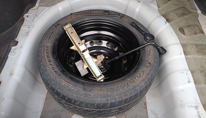 2016 Hyundai Verna 1.4 VTVT, Petrol, Manual, 86,006 km, tyre