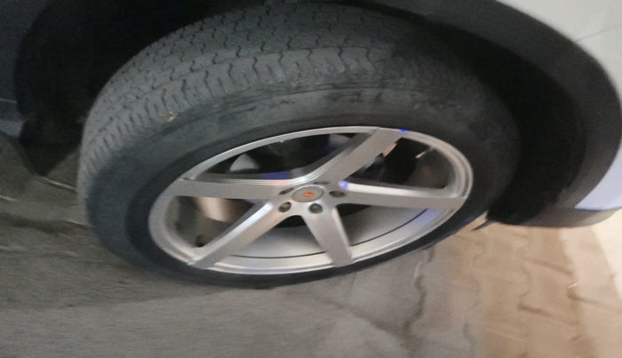 2022 Tata Harrier XTA 2.0L KRYOTEC PLUS, Diesel, Automatic, 35,767 km, tyre