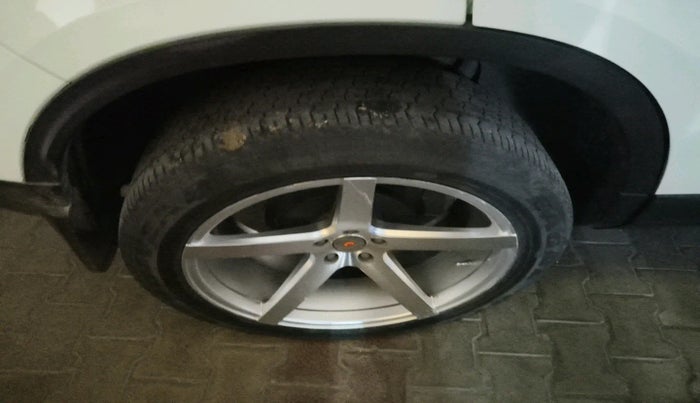 2022 Tata Harrier XTA 2.0L KRYOTEC PLUS, Diesel, Automatic, 35,767 km, tyre