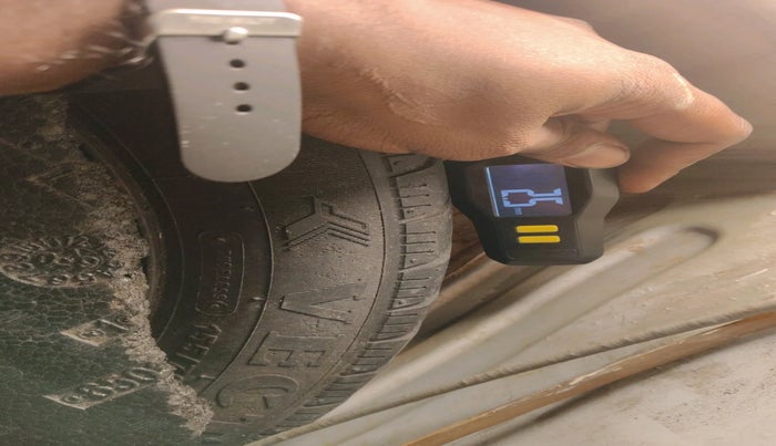 2010 Chevrolet Beat LT PETROL, Petrol, Manual, 56,228 km, tyre