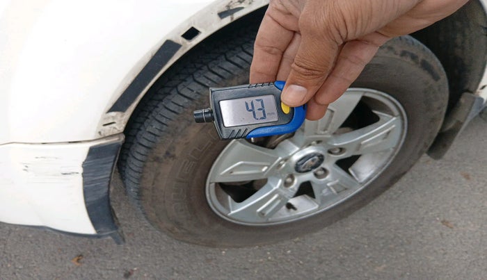 2012 Mahindra XUV500 W8, Diesel, Manual, 1,35,297 km, tyre