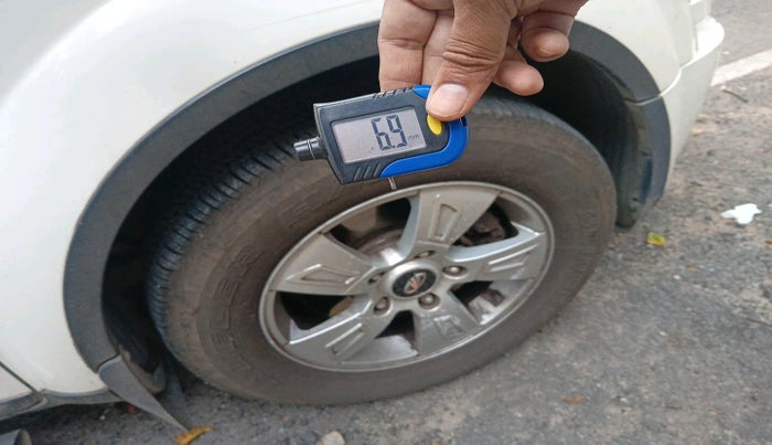 2012 Mahindra XUV500 W8, Diesel, Manual, 1,35,297 km, tyre