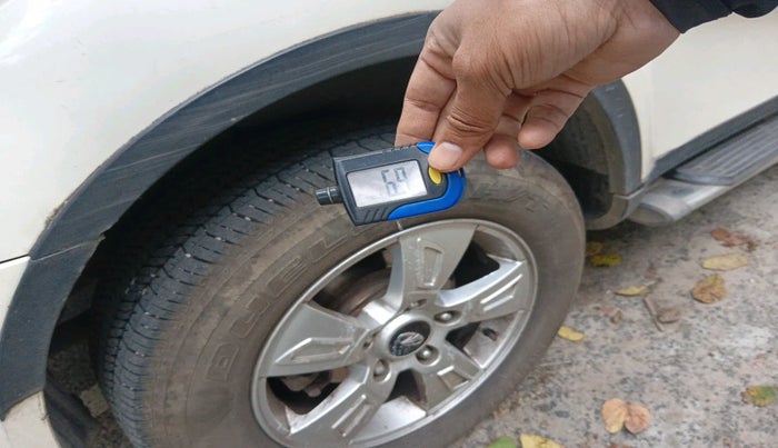 2012 Mahindra XUV500 W8, Diesel, Manual, 1,35,297 km, tyre