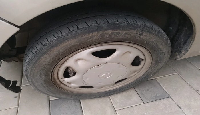 2011 Chevrolet Beat LT PETROL, Petrol, Manual, 43,363 km, tyre