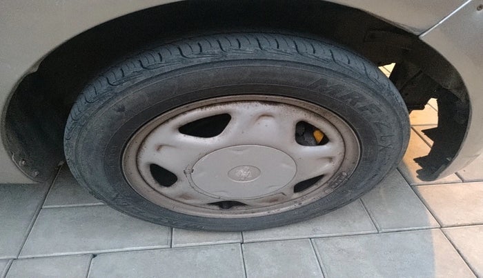 2011 Chevrolet Beat LT PETROL, Petrol, Manual, 43,363 km, tyre