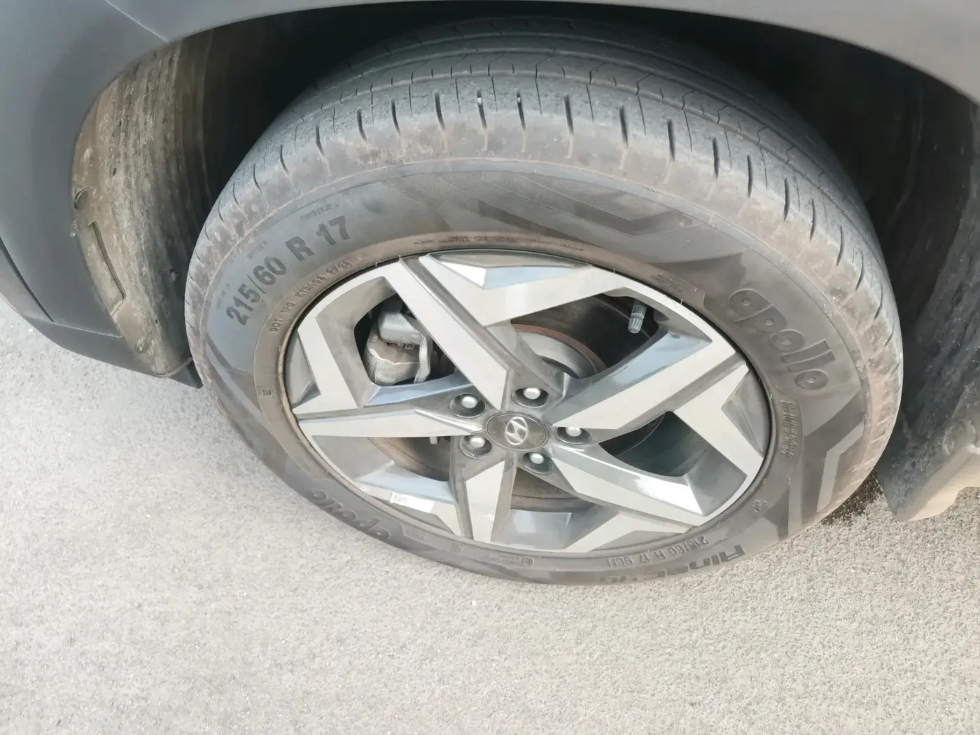 2023 Hyundai ALCAZAR PRESTIGE 1.5 TURBO PETROL MT 7STR, Petrol, Manual, 7,562 km, tyre