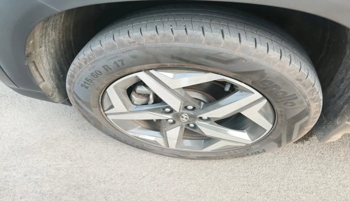 2023 Hyundai ALCAZAR PRESTIGE 1.5 TURBO PETROL MT 7STR, Petrol, Manual, 7,562 km, tyre