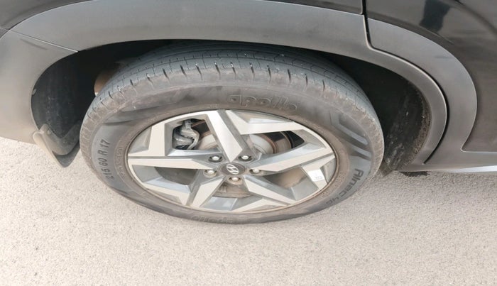 2023 Hyundai ALCAZAR PRESTIGE 1.5 TURBO PETROL MT 7STR, Petrol, Manual, 7,562 km, tyre