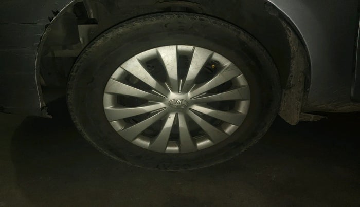 2017 Toyota Etios Liva GX, Petrol, Manual, 81,586 km, tyre