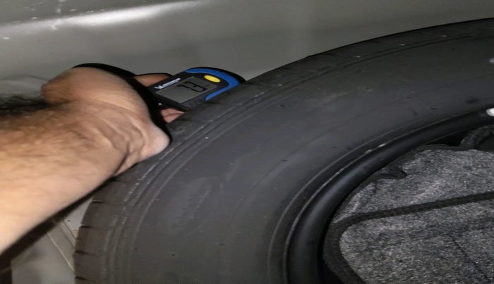 2024 KIA SONET HTK (O) 1.2 Petrol MT, Petrol, Manual, 14,817 km, tyre