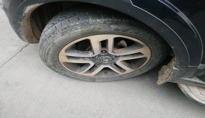 2017 Tata Hexa XTA 4X2 6 STR, Diesel, Automatic, 77,496 km, tyre