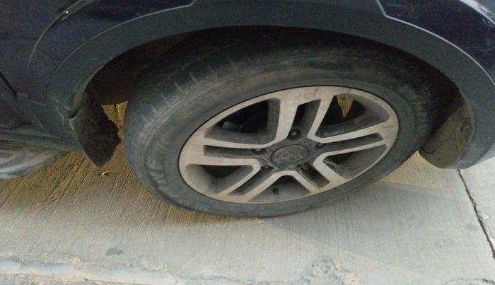 2017 Tata Hexa XTA 4X2 6 STR, Diesel, Automatic, 77,496 km, tyre