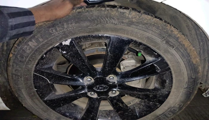 2011 Hyundai Verna FLUIDIC 1.6 CRDI SX, Diesel, Manual, 18,057 km, tyre