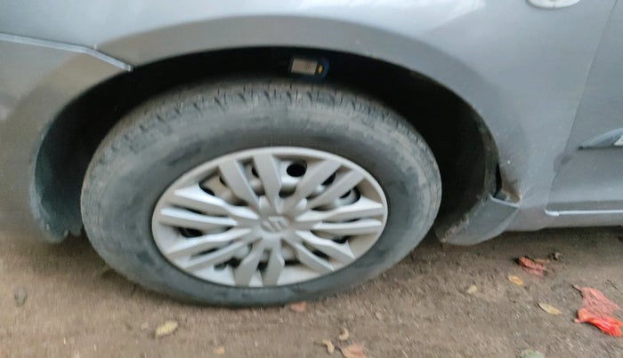 2015 Maruti Swift LXI, Petrol, Manual, 97,767 km, tyre