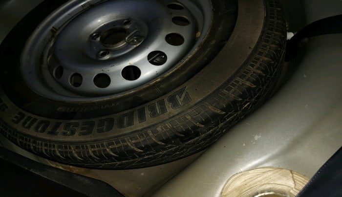 2015 Maruti Swift LXI, Petrol, Manual, 97,767 km, tyre