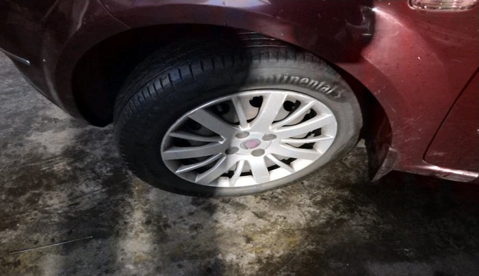 2011 Fiat Linea EMOTION 1.3, Diesel, Manual, 1,06,066 km, tyre