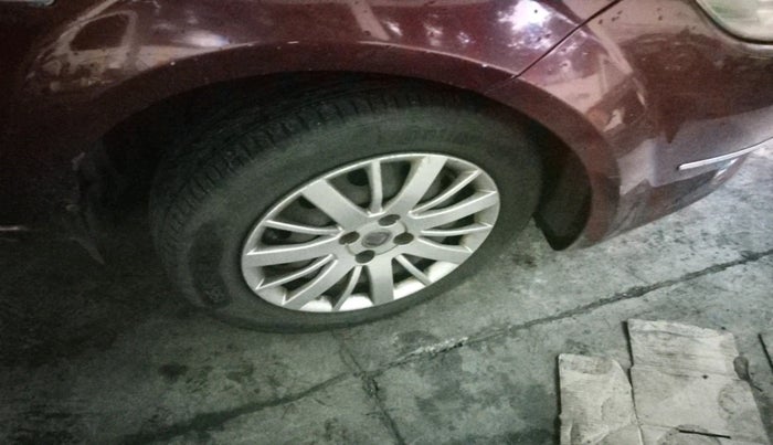 2011 Fiat Linea EMOTION 1.3, Diesel, Manual, 1,06,066 km, tyre