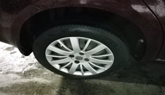 2011 Fiat Linea EMOTION 1.3, Diesel, Manual, 1,06,066 km, tyre