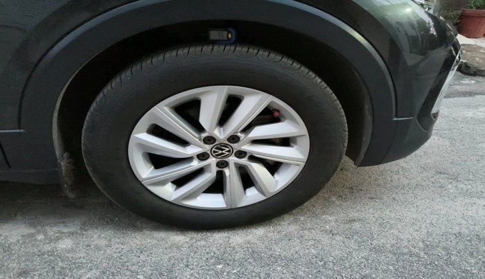 2022 Volkswagen TAIGUN GT 1.5 TSI MT, Petrol, Manual, 10,991 km, tyre